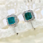 Ptエメラルドイヤリング(E：0.77ct D：0.29ct）　ネジバネ式（金具部分のみK14WG）　￥175,000（税込）