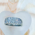 Ptダイヤリング　パヴェ留め　D：1.00ct　地金重量：9.47g　現行サイズ：11番　￥270,000（税込）