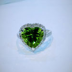 Ptペリドット・ダイヤリング　P：3.70ct　D：0.43ct　地金重量：4.314g　現行サイズ：13番　¥280,000
