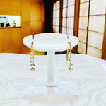 K18ダイヤピアス　D：0.04ct×２　全長：約１cm　アメリカンフック式　￥38,000（税込）