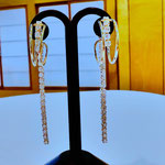 K18ダイヤセミロングピアス　D：0.60ct　輪っか直径：1.3cm　垂れ下がり：3.5cm　遮断式　￥165,000（税込）