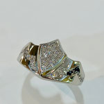 Ptダイヤメンズリング　D：0.40ct　地金：8.91ｇ　サイズ直し可能範囲：16番～22番　￥275,000（税込）