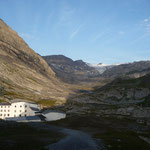 Gemmipass 2346m nach einem Bad in Leukerbad geht es weiter Richtung Chindbettipass - Engstligenalp