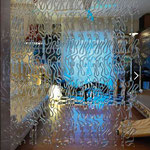 Meteore Poesia Crystal Crystallo Kristall Glasvorhänge Murano Glass Curtains Shop Deco Vorhang Bühnenvorhänge Glaselemente Innendekoration Cristal Modular Glasgardinen Raumteiler visual merchandising behang Wien Österreich Luxemburg Nederland Luxembourg S