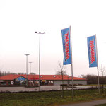EKZ - Supermarkt, Apotheke und Friseur - Bdf. Weg