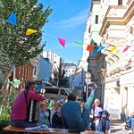 Grätzlfest am Strozzigrund mit einer Lyriklesung von Lena Raubaum mit Musik von Stefan Heckel September 2022