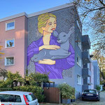 @elbochoberlin↨  Location: Mauenheimer Straße 53, Köln (D) ↨ . Tags: Rehkitz, Wildtier, Waldtier, Tierpflegerin. Code: muralköma53 - powered by: www.scheelen-allianz.de