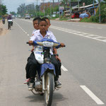 No helmet, no license, no problem, Vientiane / Laos, Copyright © 2011