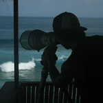 Spotting the surf acrobats / Uluwatu, Copyright © 2012