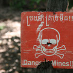 The sad face of a beautiful country, Bantey Srei / Cambodia, Copyright © 2011