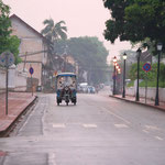 Sunrise mood with empty streets in the colonial part of Luang Prabang / Laos, Copyright © 2011