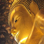Reclining Buddha at Wat Pho, Copyright © 2013