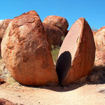 Karlu Karlu - Devils Marbles II, Simpson Desert / Northern Territory, Copyright © 2004