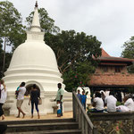 Besuch einer Stupa, Sri Lanka