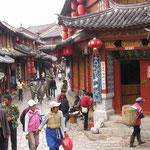 Lijiang vicolo con turisti