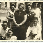 1962 - Madre, Beppe e amiche in barca a lago Iseo - mother, Beppe and friends on boat at Iseo lake