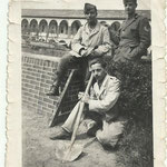 1943 - Babbo ( in piedi a destra ) con uomini di lavoro - father ( stand at right ) with working men