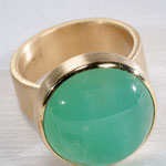 Ring von Urte Hauck, Hemmingen, mit Chrysopras-750|-Gelbgold