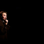 Marion Wulf als "Agatha Christie" in "Vermisst! Was geschah mit Agatha Christie?" 2025 am TfN © Clemens Heidrich
