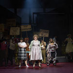 Dirk Weiler als "Edna Turnblad" in HAIRSPRAY © Staatstheater Darmstadt 2025, Nils Heck