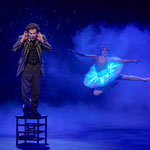 Kelly Panier als "Das Licht" in EINSTEIN - A MATTER OF TIME mit David Jakobs © Foto: Ludwig Olah / Theater St. Gallen