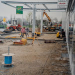 Umbaumaßnahmen zur einer BP-Tankstelle im Jahr 2000