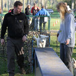 Kyra over de brug