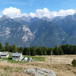 Capanna Alva 1570 m (prima da destra)