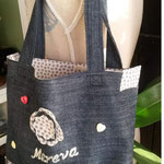 Petit sac cabas avec du jean recyclé et un prénom aux sequins cousus main 