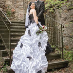 Extravagantes Brautkleid, ausgefallene Hochzeitsmode,schwarz-weißes Brautkleid