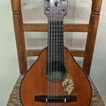 Bandurria construida por el guitarrero murciano Ángel Ordax Sánchez a principios del siglo XX, heredero del famoso constructor Alcañiz.