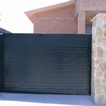 puerta corredera acanalada verde ral 6009