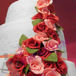 Hochzeitstorte aus Fondant mit Rosenmeer