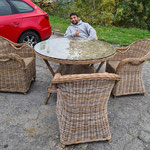 Art.-Nr. 1013, Gartenmöbel, Tisch mit Glasplatte Ø 125 cm, 4 Korbstühle, qualitativ, hochwertig, CFJ-Preis 100,- Euro