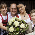 Keine Unbekannten sind die Prinzenpaare der Gaudianer, auch wenn sie bis gestern ein Geheimnis waren: Kinderprinzessin Juliane I. (v.l.), Prinz Michael II., Prinzessin Stefanie I. und Kinderprinz Benedikt I. Foto: Jörg Schlegel