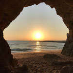 Meditationshöhle mit wunderschönem Sonnenuntergang