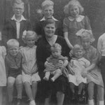 The Ruff family, 1959. All the children went to Dolphin Lane/Oaklands and Hartfield Crescent (thanks to Edna Ruff)