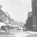 The Warwick Road at the Green, c. 1908. In the bank building on the right can be seen Pitts the greengrocers, who were there until c. 1959. The bricks used to wall up the frontage are a slightly different colour. The shops on the left lasted until 1973.