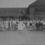 Maypole dance, c. 1938 (thanks to Vera Foster nee Humphreys). Of the girls marked with crosses, the girl in the centre is Doreen Pendle(ton?), on the left as we look is Vera Humphreys, and on the right is Jean Burton.