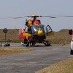 Véhicule Léger Hors Route (VLHR) et Véhicule de Secours et d'Assistance aux Victimes numéro 4 (VSAV) du CSP Vannes accompagnés de l'Hélicoptère EC145 (Dragon 56)
