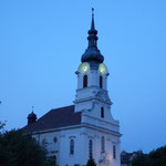 Blick vom Heurigen auf die Kirche