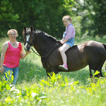 Julia und ihre Tochter mit dem Dt. Reitpony Frieda