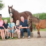 Kerstin mit Familie und Tiere