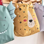 Tiny Rucksack Leopard von LÄSSIG auf Garderobenhaken