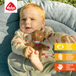Baby kuschelt mit Knistertuch Bär Frederik von Fehn