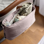 Buggy Organizer Beige geöffnet am Kinderwagen - LÄSSIG