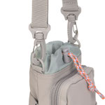 Nachhaltige Palopa Outdoor-Gassi-Tasche Bouidi Taupe aus recyceltem Material – 2-in-1 Design für Trinkflasche und Leckerlis mit praktischem Karabiner