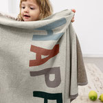 Mädchen mit Babydecke Nature von LÄSSIG