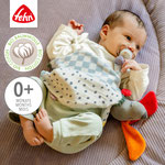 Baby kuschelt mit Schmusetuch Hund Dotty fehnNATUR