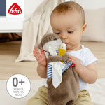 Baby spielt mit Schmusetuch Otter - Fehn